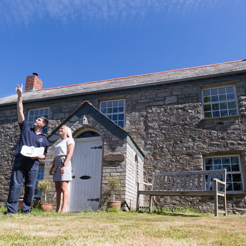 Wildanet-customer-with-engineer-outdoor-house-Idenna-Creative